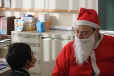 Santa Claus Is Coming to School