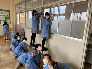 大掃除でぴかぴかに！　【勤労教育】