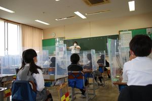 オンライン授業参観・学級懇談会がありました！【学校公開】