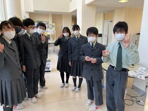 英宏中科学部がウーパールーパーを飼育！　【小中連携教育】