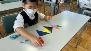 タングラムでパスルに挑戦　【知力育成】