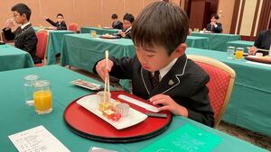 テーブルマナー講習会を実施しました　【食育】