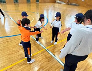体育館でお楽しみ会【学校生活】