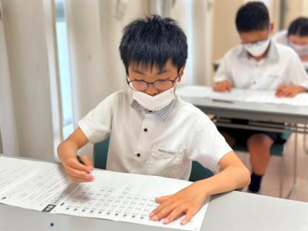 今日は，日本語検定を実施しました。語彙力や国語力を高めるのにとても適した検定試験です。無学年式なので，積極的に上の学年の内容に挑戦している児童もいます。結果がとても楽しみですね。