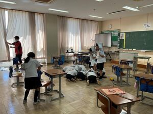 屋内退避の避難訓練がありました。【安全教育】