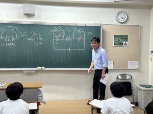 どっきりGP先生による英宏中学校特別授業がありました！　【小中連携教育】