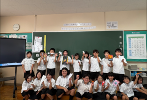 紙飛行機大会（学級活動）